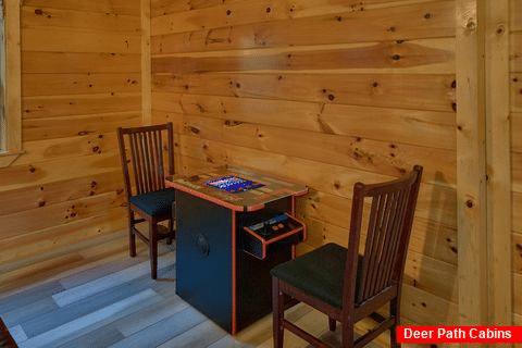3 bedroom cabin with Arcade game in game room - LoneStar