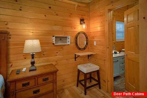 3 bedroom Cabin master bedroom with private bath - LoneStar