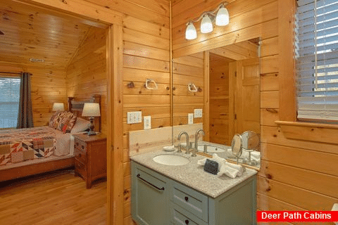 Private Master Bath in 3 bedroom cabin - LoneStar