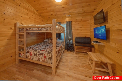 Cabin with Queen bunk beds and 2 gaming TVs - LoneStar