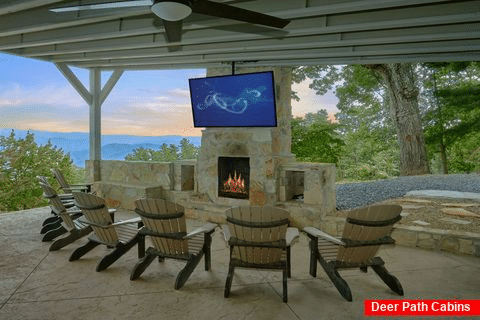 Luxury Rental with outdoor fireplace and pool - Bluff Mountain Lodge