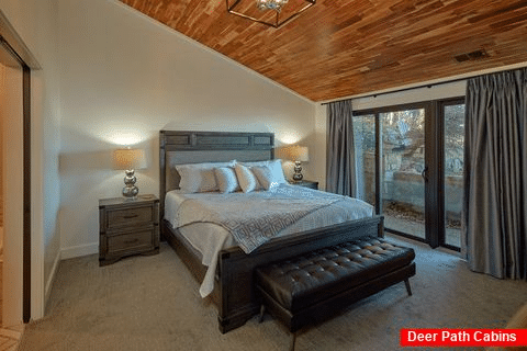 Spacious Master Bedroom with King bed at cabin - Bluff Mountain Lodge