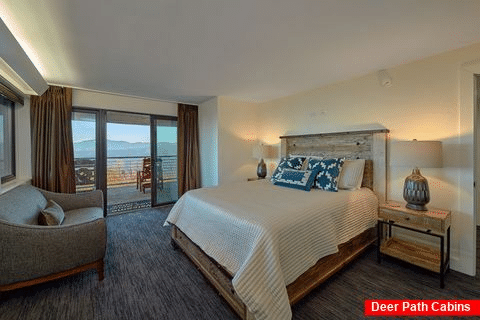 Private queen bedroom in luxury cabin rental - Bluff Mountain Lodge