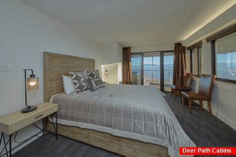 Queen bedroom with balcony and Mountain Views - Bluff Mountain Lodge