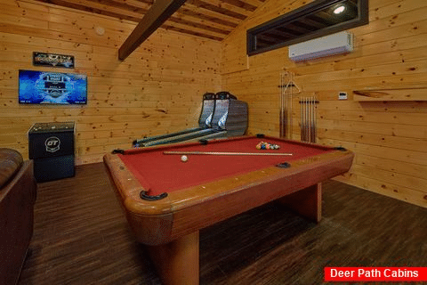 11 bedroom cabin with Game Room and Pool Table - Bluff Mountain Lodge
