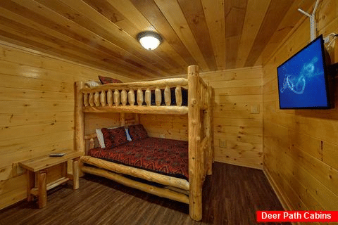 11 bedroom cabin with Queen bunk Bedroom - Bluff Mountain Lodge
