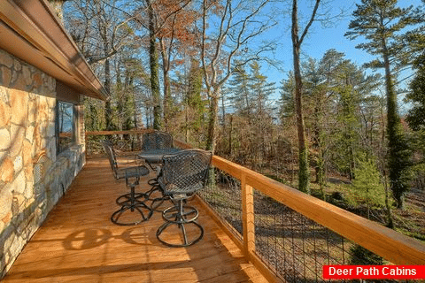 Secluded 11 bedroom lodge with wooded views - Bluff Mountain Lodge