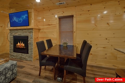 2 bedroom cabin with Dining for 6 guests - Hickory Splash