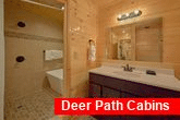 2 bedroom cabin with Luxurious shower and tub