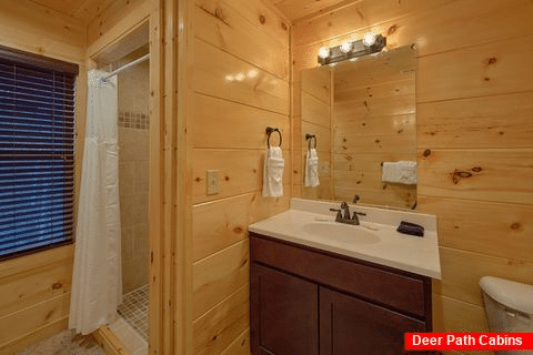 Private Master Bath in 2 bedroom luxury cabin - Hickory Splash