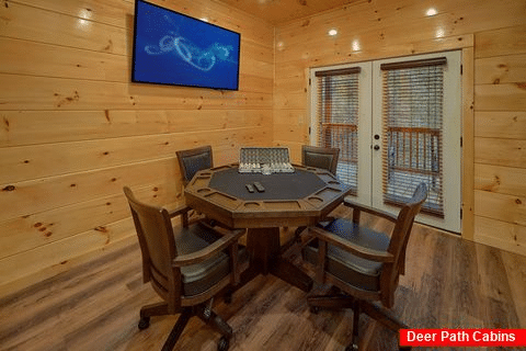 Cabin with Poker Table and Pool table game room - Hickory Splash