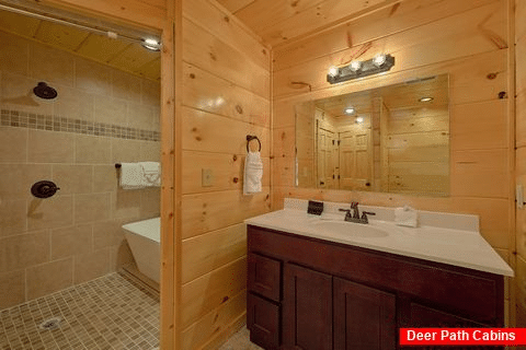Luxurious Master Bath in 2 bedroom cabin rental - Hemlock Splash