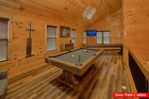 Game Room with Pool Table in 2 bedroom cabin - Hemlock Splash