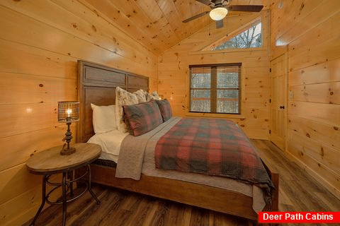 Pigeon Forge 2 bedroom cabin with King Bedroom - Hemlock Splash