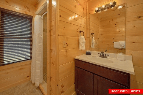 2 bedroom cabin with 2 and a half baths - Hemlock Splash