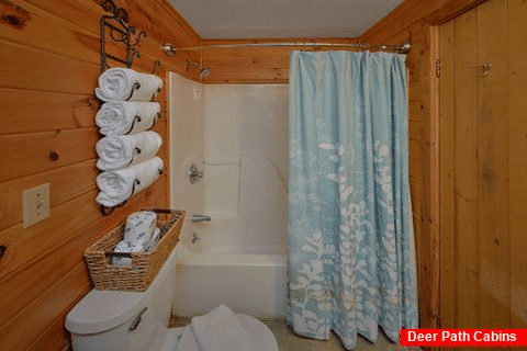 1 Bedroom 1.5 Bath Cabin Sleeps 2 - Restin Easy