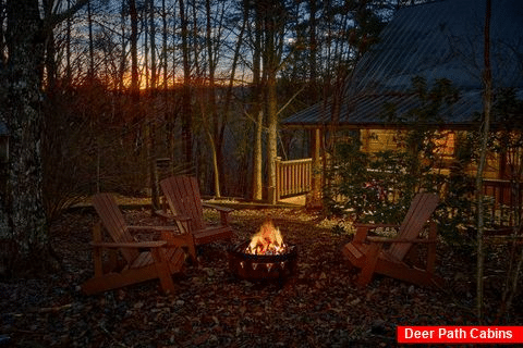 Honeymoon Cabin with Fire Pit and Yard - Restin Easy
