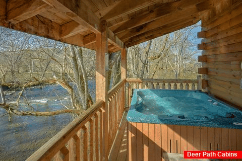 Spacious 2 Bedroom Cabin with Hot Tub on River - Rippling River