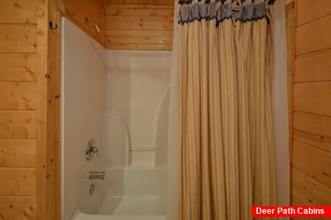 Beautiful 5 Bedroom 5 Bath Cabin Sleeps 16 - Smoky Mountain Retreat