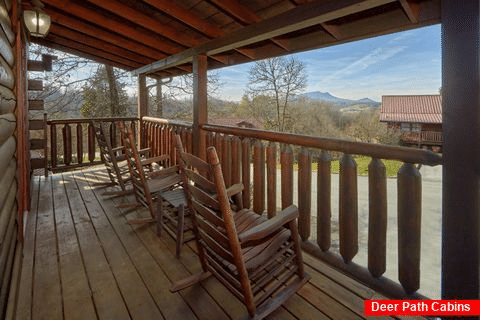 5 Bedroom with Covered Porch and Rocking Chairs - Smoky Mountain Retreat