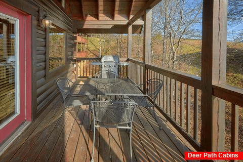 Covered Porch with Table and Chairs 5 Bedroom - Smoky Mountain Retreat