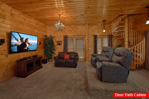 2 Bedroom With Extra Seating and TV - Mountain Retreat