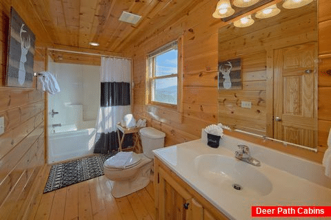 3 Full Bath Rooms 4 Bedroom Cabin - On The Rocks