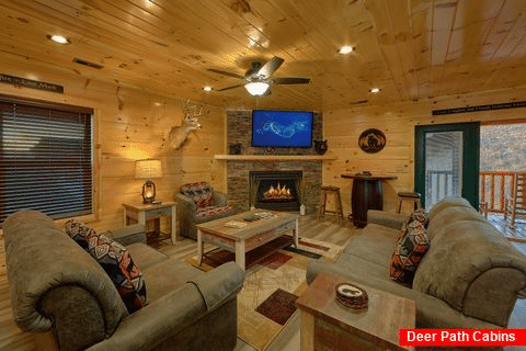 4 Bedroom cabin with fireplace in living room - Splashing Bear Cove