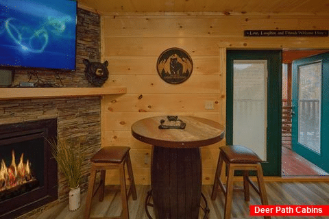 Cozy Living room at 4 Bedroom luxury cabin - Splashing Bear Cove