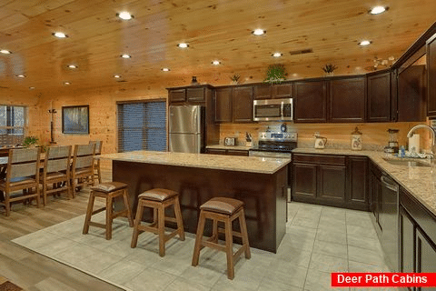 Spacious cabin kitchen and Dining for 11 guests - Splashing Bear Cove