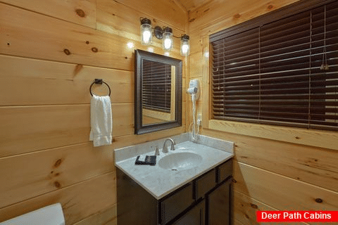 4 bedroom cabin with Private Master Bed and bath - Splashing Bear Cove