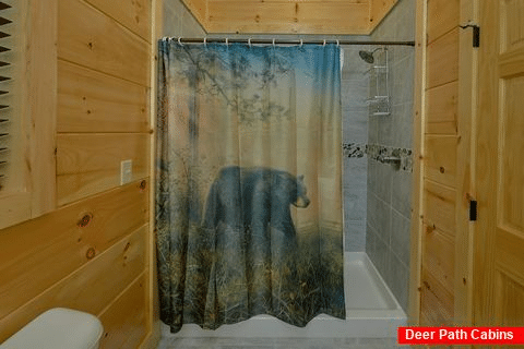 King Bedroom with Full Bath in 4 bedroom cabin - Splashing Bear Cove