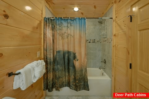 Private Master Bath in 4 bedroom luxury rental - Splashing Bear Cove