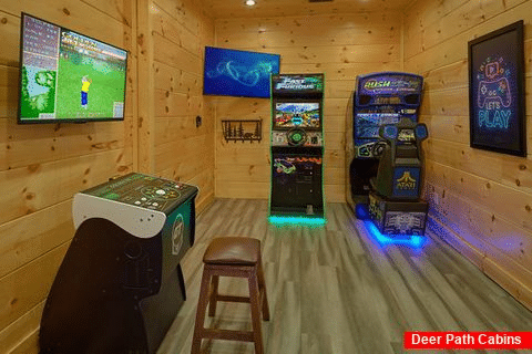 Luxurious 4 bedroom cabin with Arcade Games - Splashing Bear Cove