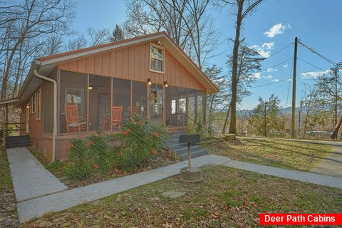 2 Bedroom Cabin Walking Distance to Pigeon Forge - Byrd House