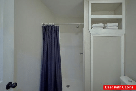 Master Bathroom with Shower Sleeps 2 - Byrd Box