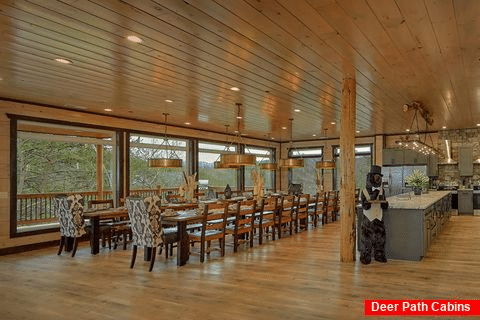 Oversize Kitchen and Dining Room in cabin rental - Smoky Mountain Masterpiece