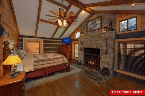 King Bedroom Cabin with Electric Fireplace - Nana's Place