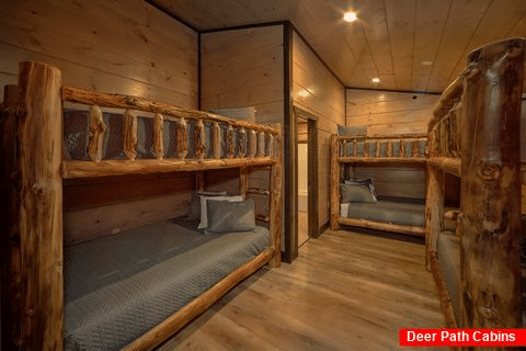 15 bedroom cabin with 3 sets of Queen Bunk Beds - Smoky Mountain Masterpiece