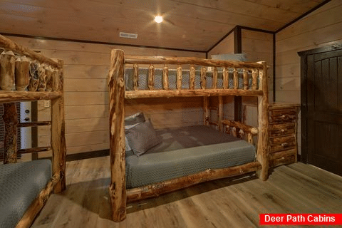 Bunk Bedroom for 12 guests in 15 bedroom rental - Smoky Mountain Masterpiece