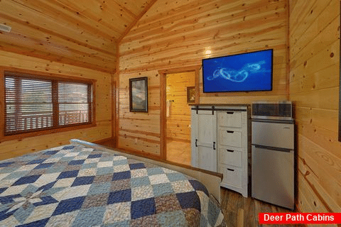 Luxury 6 Bedroom 6.5 Bath Cabin Sleeps 20 - Splash Mountain Chalet