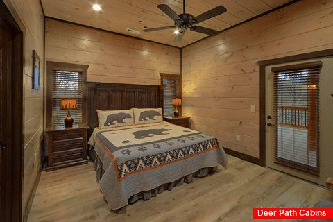 Cabin bedroom with King bed and private bath - Smoky Mountain Masterpiece
