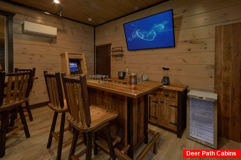 15 bedroom cabin with bar, TV and Arcade Game - Smoky Mountain Masterpiece