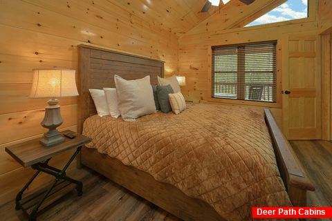 Cabin master bedroom with Private Bathroom - Laurel Splash