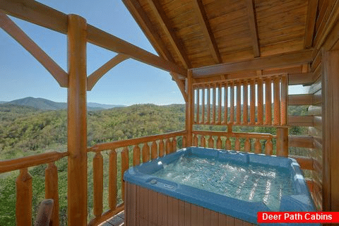 Private Hot Tub with a View 3 Bedroom Cabin - Aurora