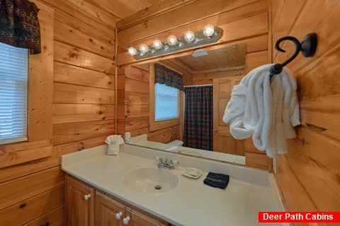 1 bedroom cabin with 2 full bathrooms - Angel Haven