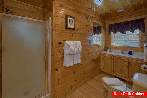 2 Bedroom 2 Bath Sleeps 8 - Bearfoot Haven