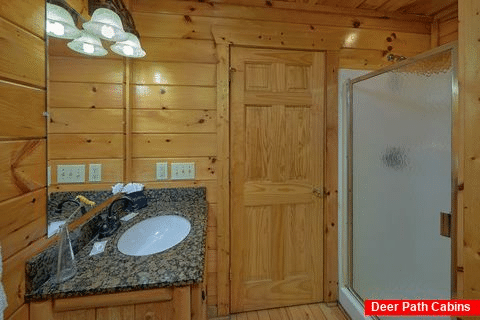 2 Bedroom 2 Bath Cabin with Walk in Shower - Bearfoot Haven