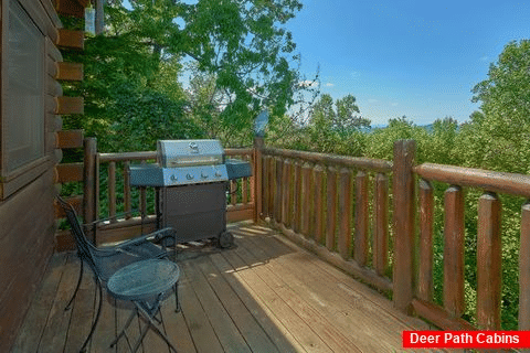 Rocking Chairs adn Gas Grill 2 Bedroom Cabin - Bearfoot Haven