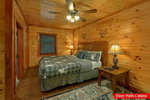 11 bedroom cabin with Master King Bedroom - The Big Lebowski
